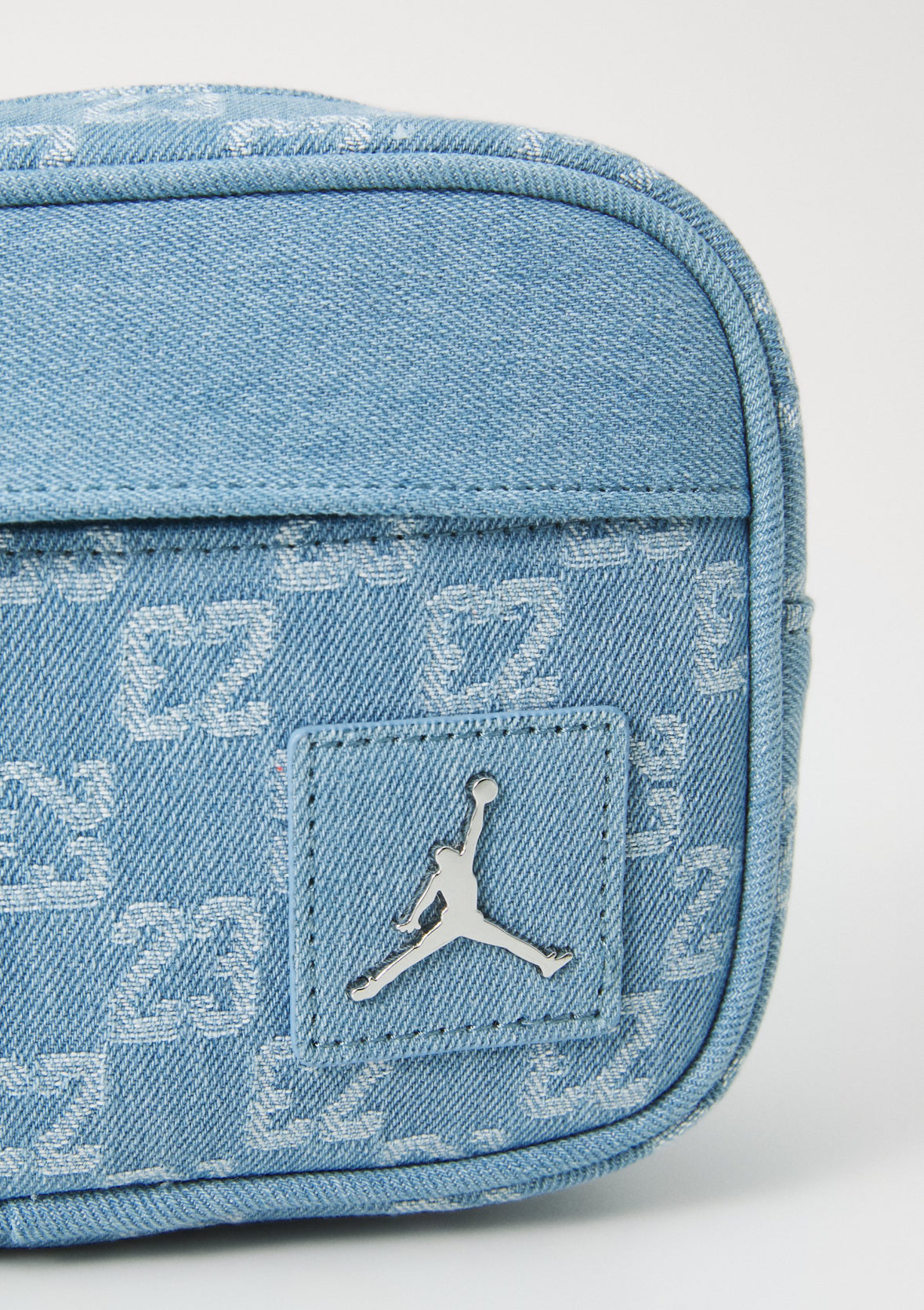 Jordan MONOGRAM CAMERA BAG - Sac bandoulière - bleached denim