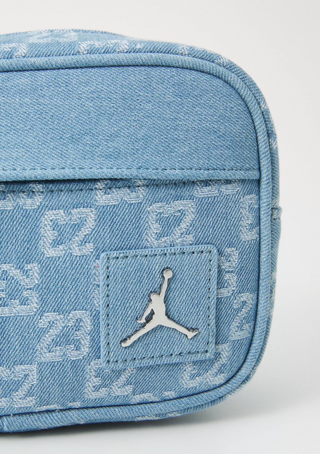 Jordan MONOGRAM CAMERA BAG - Sac bandoulière - bleached denim
