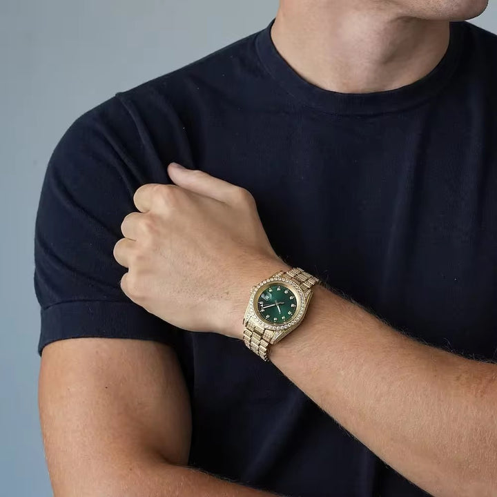 Montre-bracelet à quartz en acier inoxydable plaqué or avec diamants CZ de luxe pour hommes